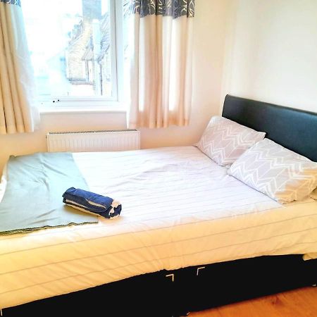 6 Bed House 3 Bathrooms Good Transport Links To London, Free Parking Exteriér fotografie