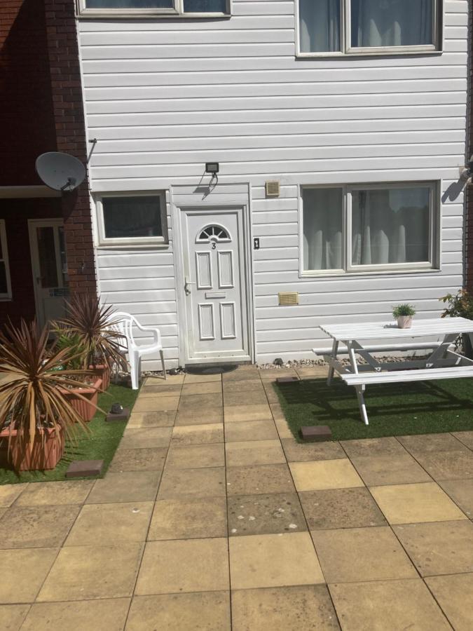 6 Bed House 3 Bathrooms Good Transport Links To London, Free Parking Exteriér fotografie