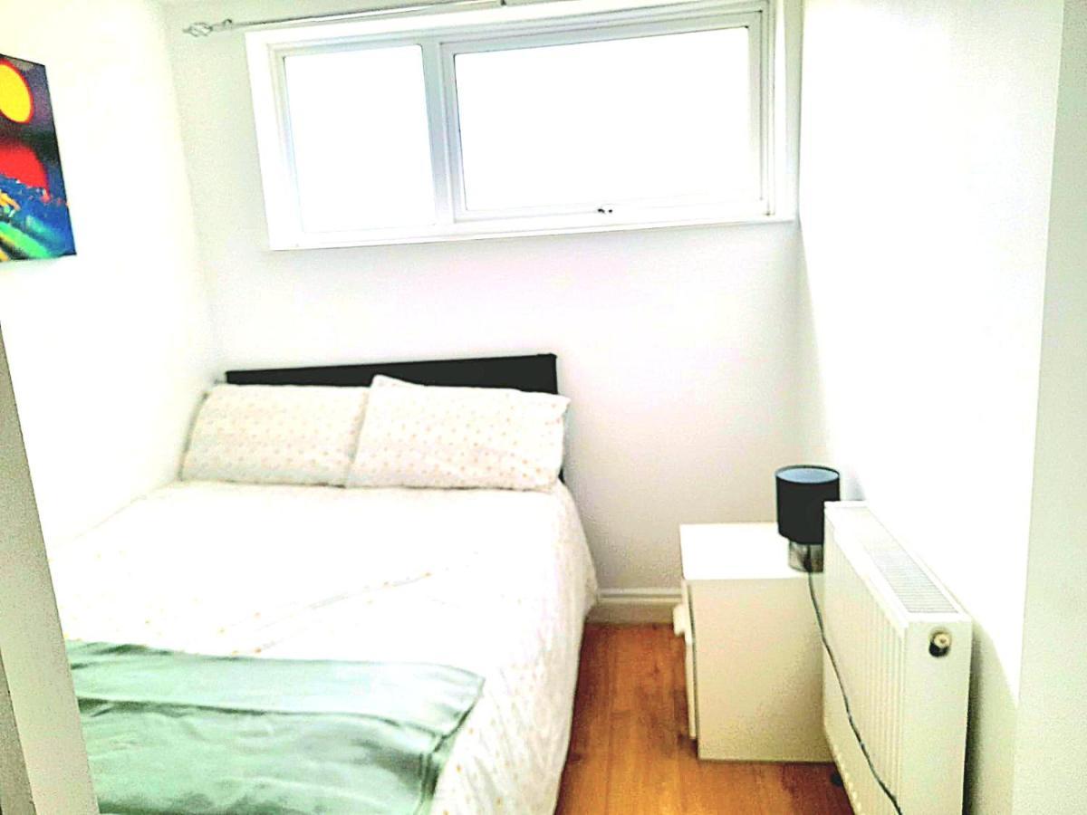 6 Bed House 3 Bathrooms Good Transport Links To London, Free Parking Exteriér fotografie