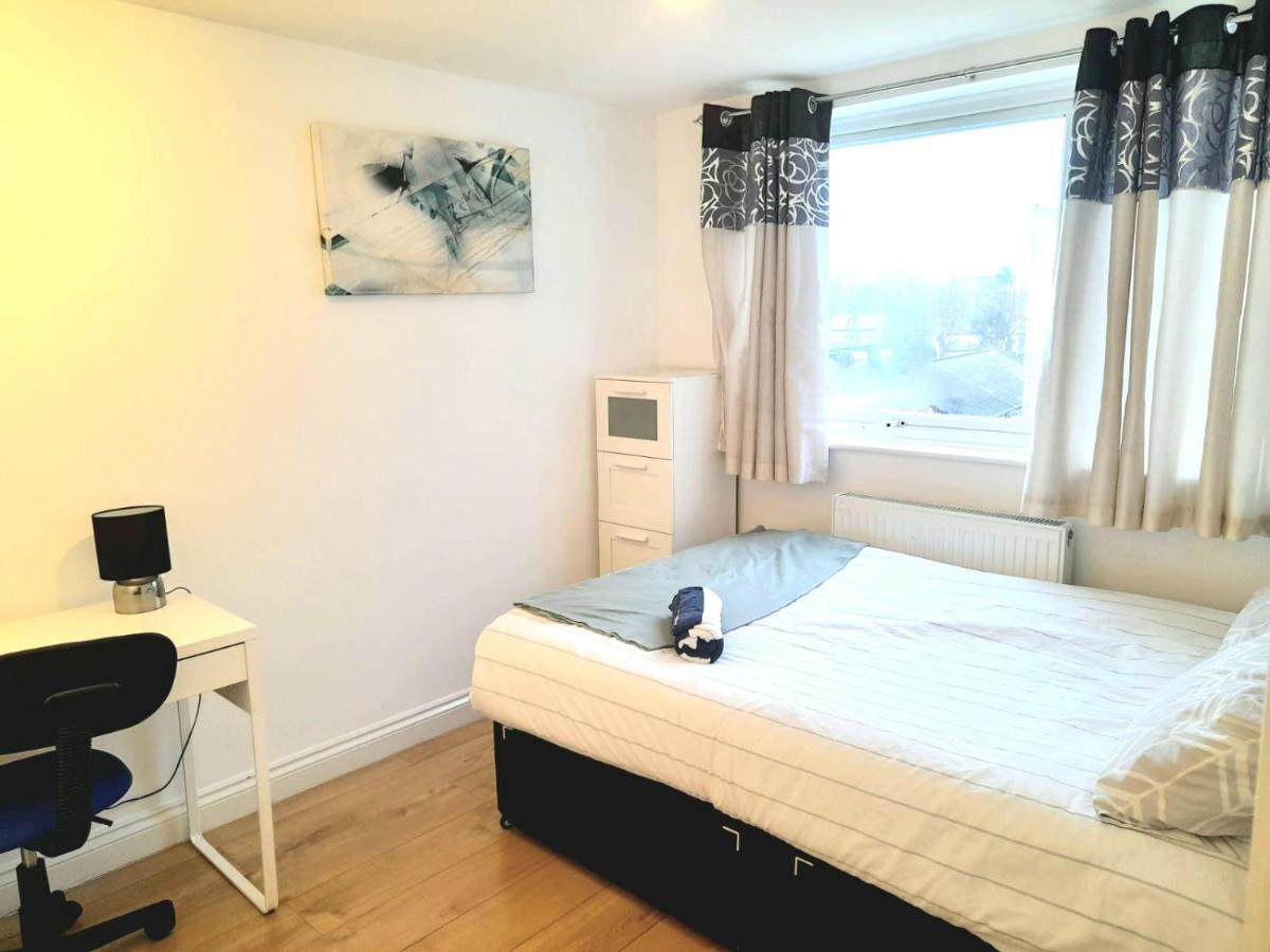 6 Bed House 3 Bathrooms Good Transport Links To London, Free Parking Exteriér fotografie