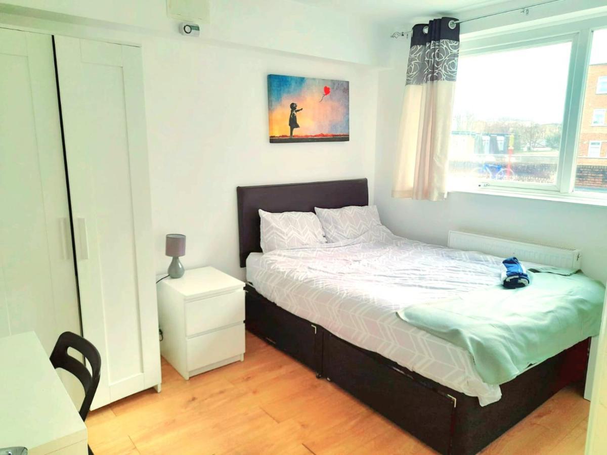 6 Bed House 3 Bathrooms Good Transport Links To London, Free Parking Exteriér fotografie